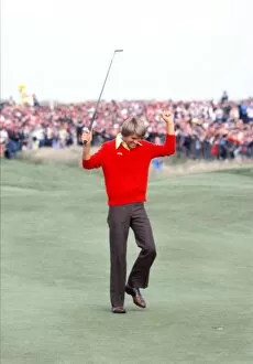 Images Dated 13th May 2009: Bill Rogers wins the 1981 Open