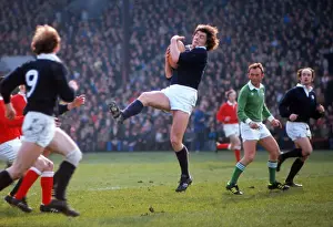 Scotlands Andy Irvine gathers a high ball - 1977 Five Nations
