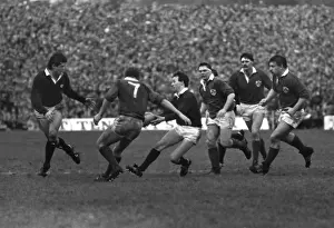 Rugby Prints: Scotlands Keith Robertson passes to John Beattie - 1985 Five Nations