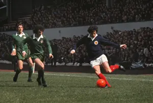 Images Dated 2012 October: Scotlands Willie Morgan - 1974 British Home Championship