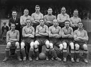 Images Dated 11th October 2010: Southampton Team Group - 1932 / 33