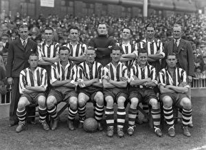 Images Dated 11th October 2010: Southampton Team Group 1936 / 37