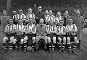 Images Dated 11th October 2010: Southampton Team Group 1946 / 47
