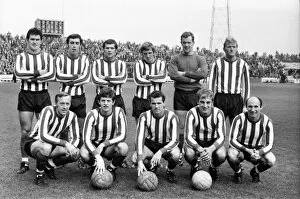 Images Dated 8th October 2010: Southampton Team Group 1968 / 69