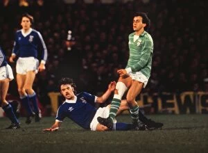 Images Dated 2nd March 2010: St Etiennes Michel Platini and Ipswichs John Wark- 1981 UEFA Cup