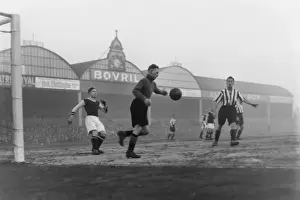 Sunderland goalkeeper Jimmy Thorpe at Villa Park in 1932