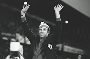 Sunderland manager Bob Stokoe waves to the Roker Park crowd
