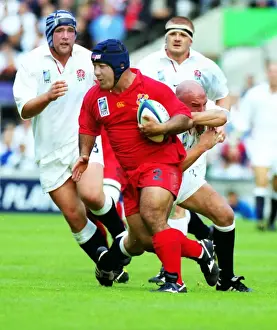 Images Dated 2012 October: Tongas Fe ao Vunipola on the charge against England - 1999 Rugby World Cup