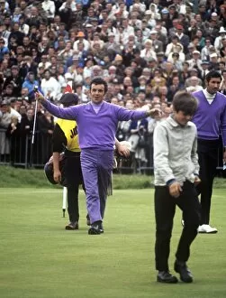 Images Dated 14th April 2010: Tony Jacklin wins the 1969 Open Championship
