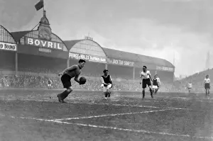 Spurs Prints: Tottenham goalkeeper George Maddison at Villa Park in 1923 / 4