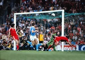 Images Dated 27th May 2011: Trevor Francis heads the winning goal into the roof of the net, 1979 European Cup Final