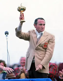 United States captain Dow Finsterwald lifts the Ryder Cup in 1977
