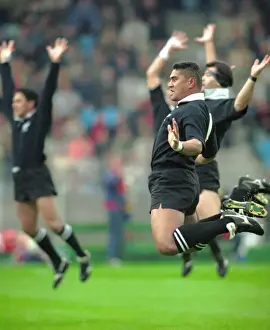 Va aiga Tuigamala pefroms the Haka at the 1991 Rugby World Cup
