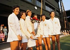 Images Dated 14th June 1970: The victorious USA team with the trophy - 1970 Wightman Cup