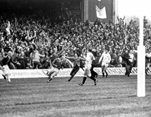 Images Dated 16th February 1980: Wales Elgan Rees scores against England - 1980 Five Nations