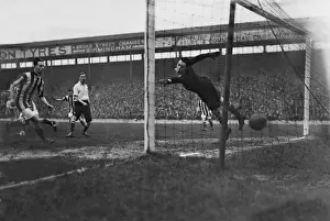 West Broms Fred Morris scores against Corinthian in the 1923 / 4 FA Cup